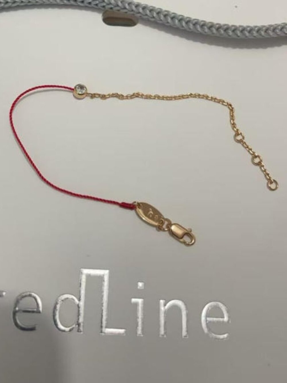 Redline bracelet made of gold